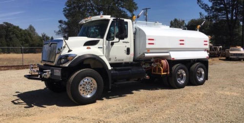 2009 INTERNATIONAL 7400 Water Truck