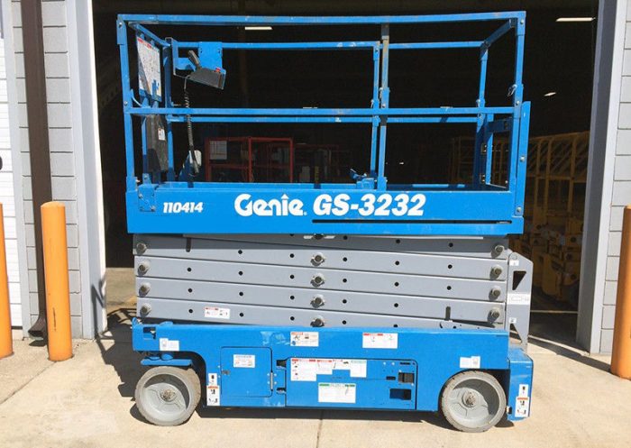 2010 GENIE GS-3232 Scissor Lift