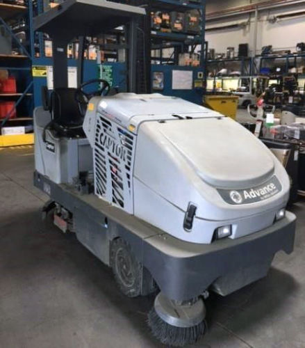 2011 ADVANCE 4300 Floor Scrubber