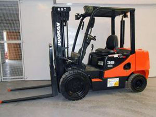 2011 DOOSAN D35S-5 Forklift