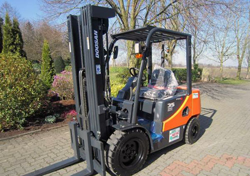 2013 DOOSAN D35S-5 LP Forklift