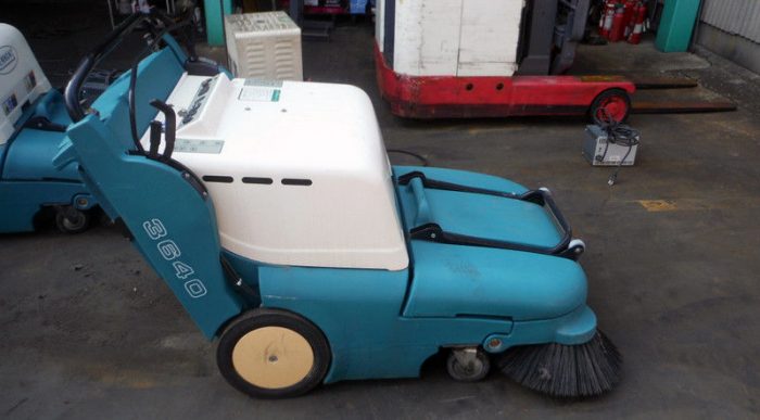 2013 TENNANT 3640 Electric Sweeper Walkbehind