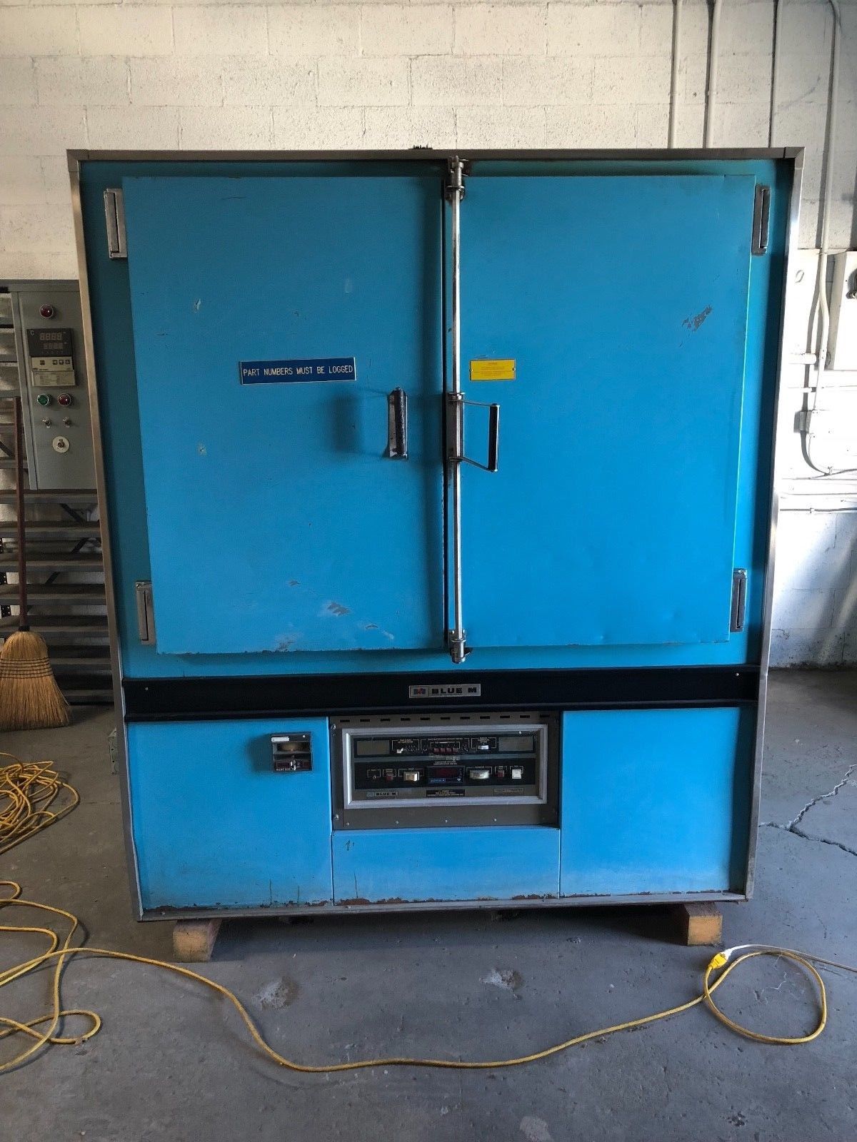 Blue M Oven Model P0M7-1406C